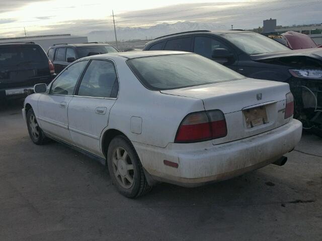 1HGCD555XTA085643 - 1996 HONDA ACCORD EX WHITE photo 3