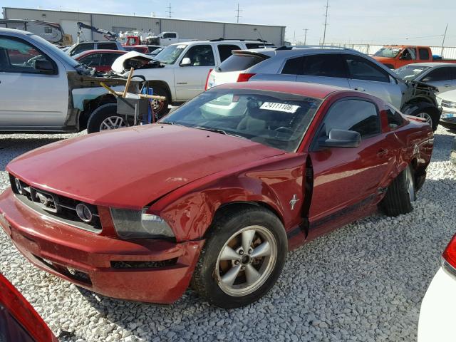 1ZVHT80N385109892 - 2008 FORD MUSTANG RED photo 2