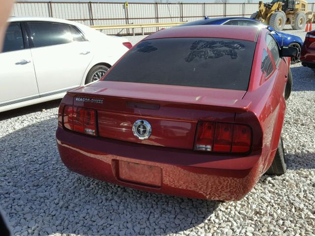 1ZVHT80N385109892 - 2008 FORD MUSTANG RED photo 4