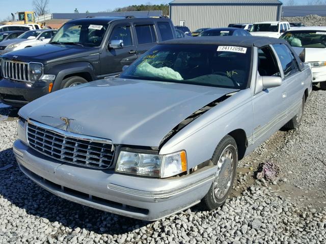 1G6KD54Y9WU713879 - 1998 CADILLAC DEVILLE GRAY photo 2