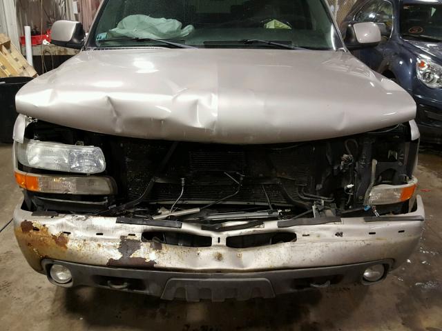 3GNFK16Z64G245040 - 2004 CHEVROLET SUBURBAN K GRAY photo 7