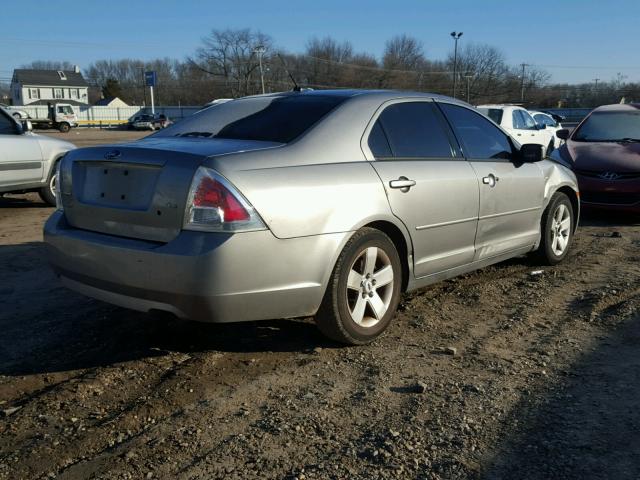 3FAHP07Z68R217783 - 2008 FORD FUSION SE GRAY photo 4