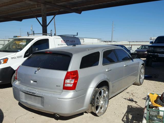 2D4FV48V55H669762 - 2005 DODGE MAGNUM SXT SILVER photo 4