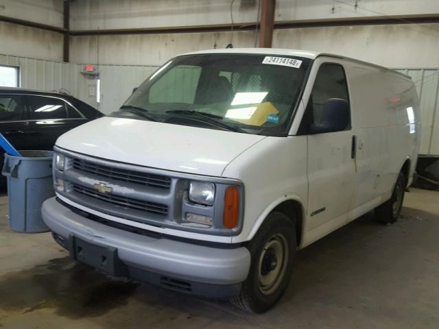 1GCFG25W421157784 - 2002 CHEVROLET EXPRESS G2 WHITE photo 2