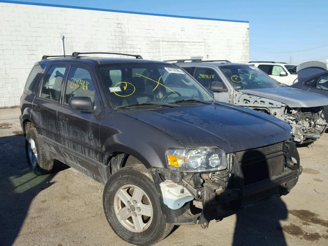 1FMYU92Z85KC73038 - 2005 FORD ESCAPE XLS GRAY photo 1