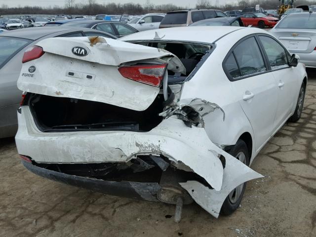 KNAFK4A67G5475721 - 2016 KIA FORTE LX WHITE photo 4