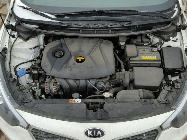 KNAFK4A67G5475721 - 2016 KIA FORTE LX WHITE photo 7