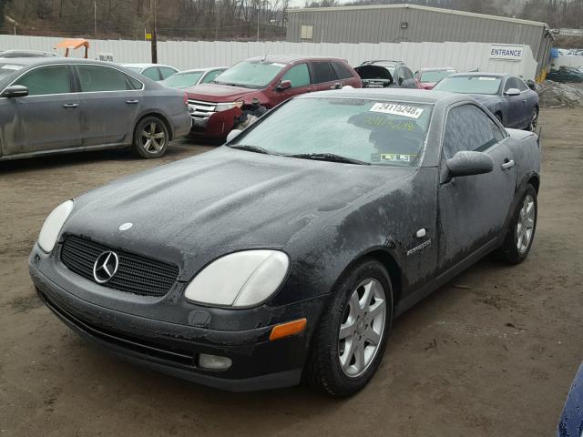 WDBKK47F8YF168822 - 2000 MERCEDES-BENZ SLK 230 KO BLACK photo 2