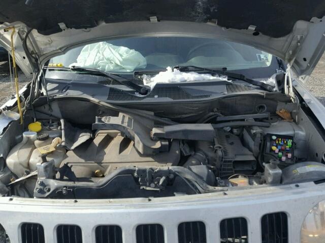 1J4FF28B79D217538 - 2009 JEEP PATRIOT SP SILVER photo 7