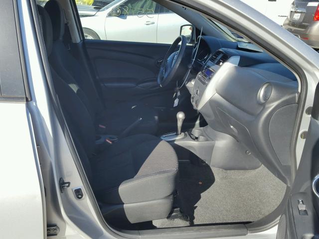 3N1CN7AP0FL887892 - 2015 NISSAN VERSA S SILVER photo 5