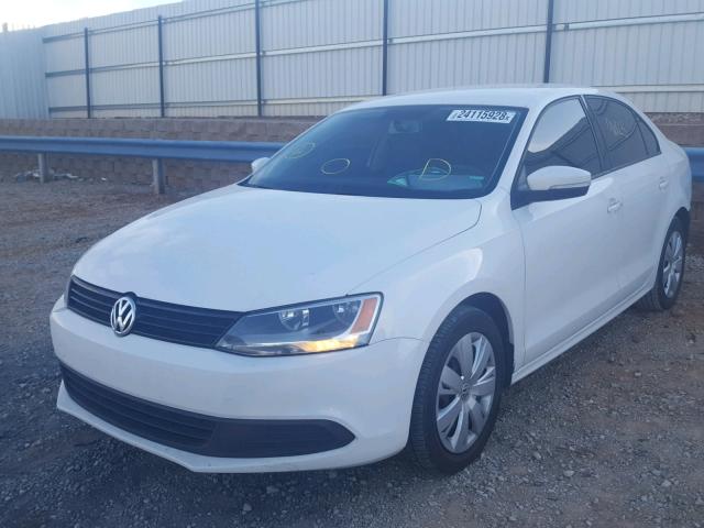 3VWDP7AJ5CM318191 - 2012 VOLKSWAGEN JETTA SE WHITE photo 2