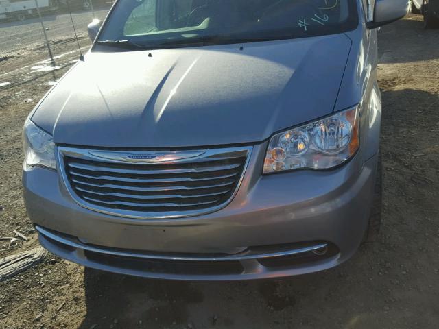 2C4RC1BG2FR551768 - 2015 CHRYSLER TOWN & COU SILVER photo 9