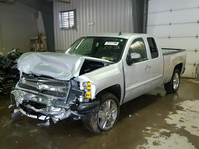 1GCRKSE70CZ175500 - 2012 CHEVROLET SILVERADO SILVER photo 2