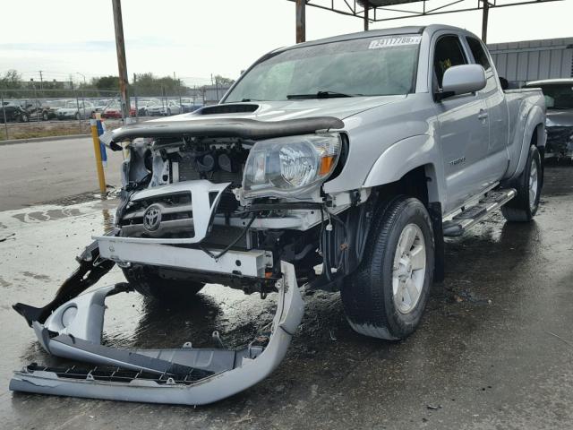 5TETU4GNXAZ673406 - 2010 TOYOTA TACOMA PRE GRAY photo 2