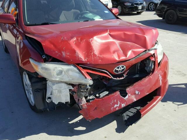 4T1BF3EK2BU156714 - 2011 TOYOTA CAMRY BASE RED photo 9