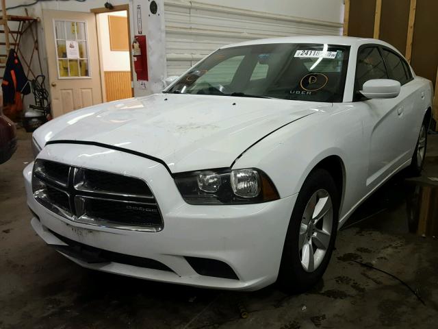 2B3CL3CG9BH587135 - 2011 DODGE CHARGER WHITE photo 2