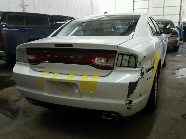 2B3CL3CG9BH587135 - 2011 DODGE CHARGER WHITE photo 4
