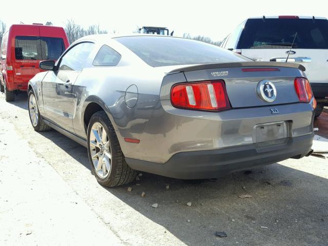1ZVBP8AN9A5119311 - 2010 FORD MUSTANG GRAY photo 3