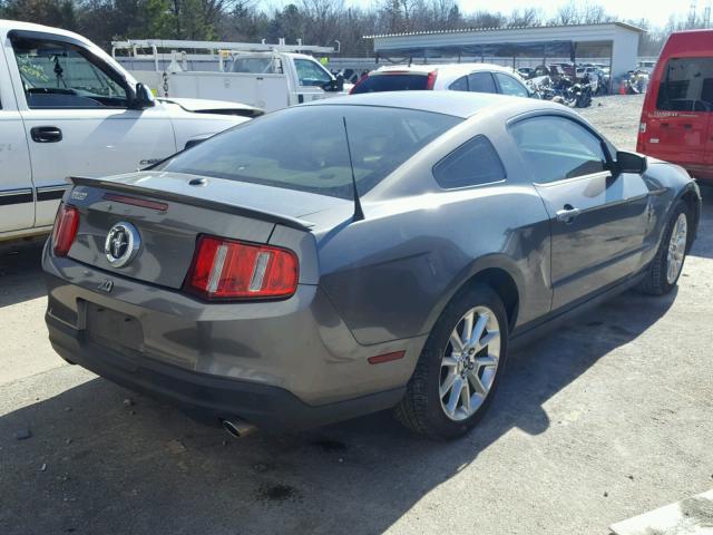 1ZVBP8AN9A5119311 - 2010 FORD MUSTANG GRAY photo 4