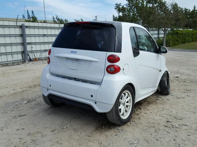 WMEEJ3BA3DK648549 - 2013 SMART FORTWO PAS WHITE photo 4