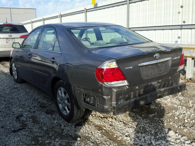 4T1BE32K15U973992 - 2005 TOYOTA CAMRY LE GRAY photo 3