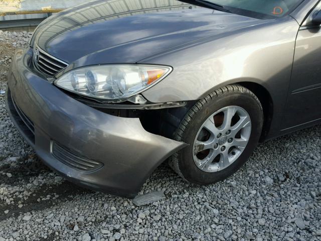 4T1BE32K15U973992 - 2005 TOYOTA CAMRY LE GRAY photo 9