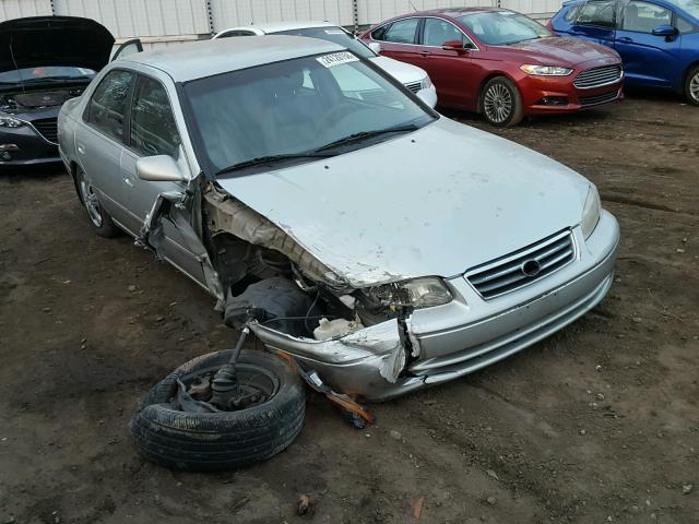 JT2BG22K010560030 - 2001 TOYOTA CAMRY CE SILVER photo 1