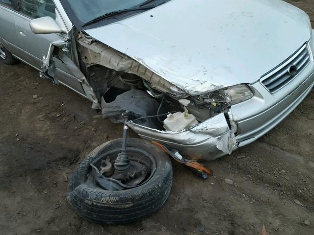 JT2BG22K010560030 - 2001 TOYOTA CAMRY CE SILVER photo 9