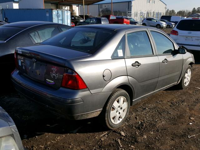 1FAFP34N97W309816 - 2007 FORD FOCUS ZX4 GRAY photo 4