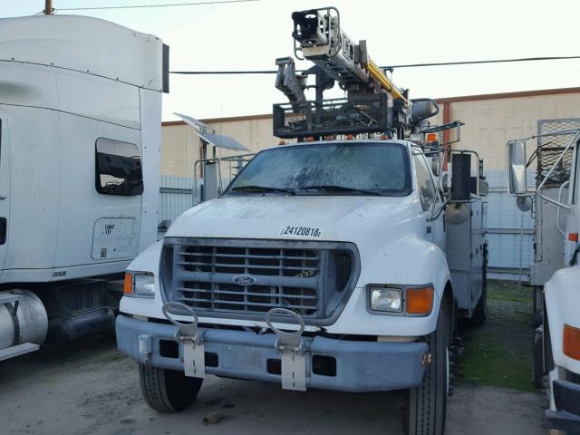 3FDXF75H0YMA31516 - 2000 FORD F750 SUPER WHITE photo 2