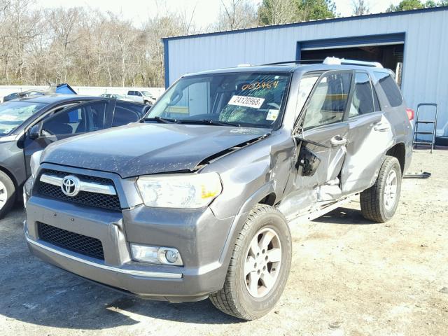 JTEZU5JR0A5003454 - 2010 TOYOTA 4RUNNER SR GRAY photo 2