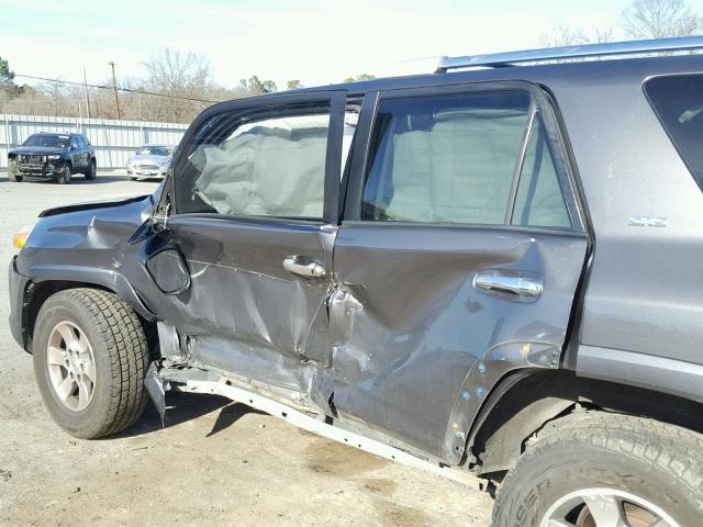 JTEZU5JR0A5003454 - 2010 TOYOTA 4RUNNER SR GRAY photo 9