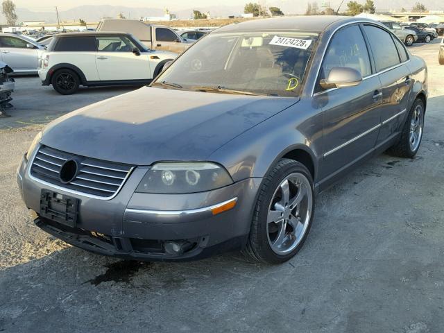 WVWAD63B45E082771 - 2005 VOLKSWAGEN PASSAT GLS GRAY photo 2