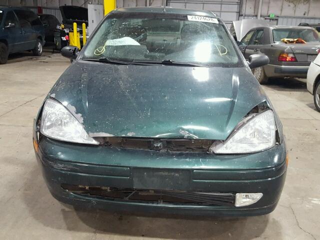 1FAHP3438YW381163 - 2000 FORD FOCUS SE GREEN photo 9