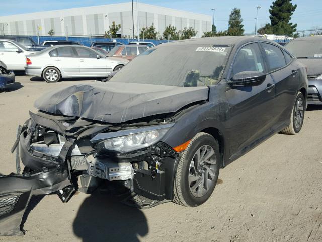 2HGFC2F70JH505567 - 2018 HONDA CIVIC EX GRAY photo 2