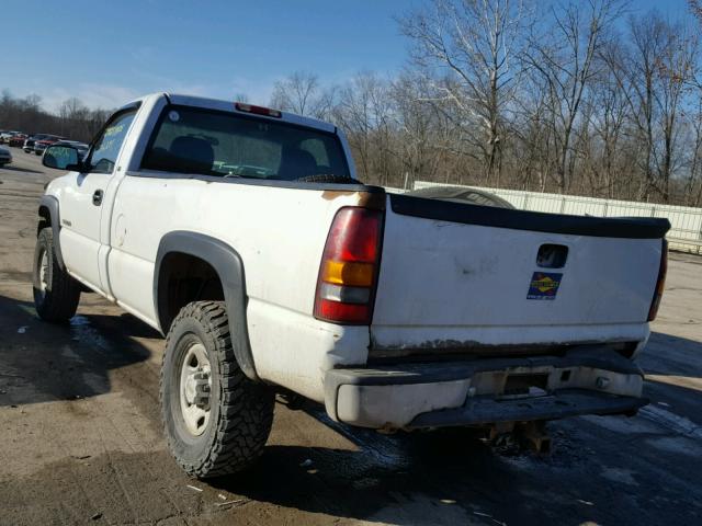 1GCHC24U82Z109324 - 2002 CHEVROLET SILVERADO WHITE photo 3