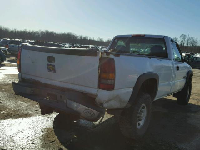 1GCHC24U82Z109324 - 2002 CHEVROLET SILVERADO WHITE photo 4