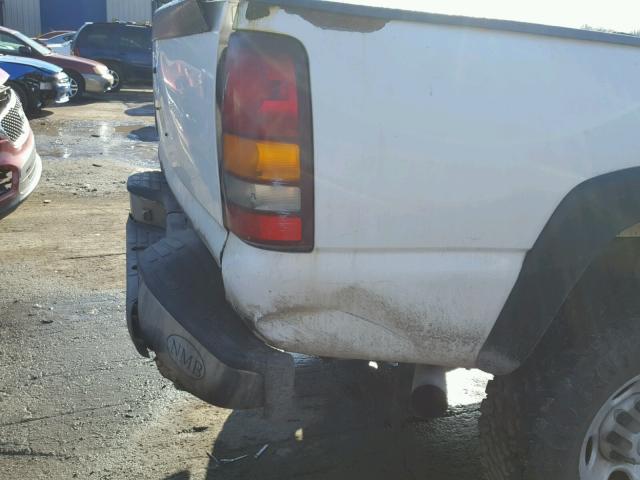 1GCHC24U82Z109324 - 2002 CHEVROLET SILVERADO WHITE photo 9