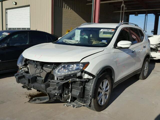 5N1AT2MT8FC813696 - 2015 NISSAN ROGUE S WHITE photo 2