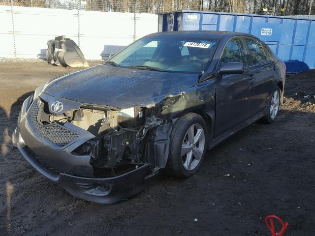 4T1BF3EK2AU115630 - 2010 TOYOTA CAMRY BASE GRAY photo 2