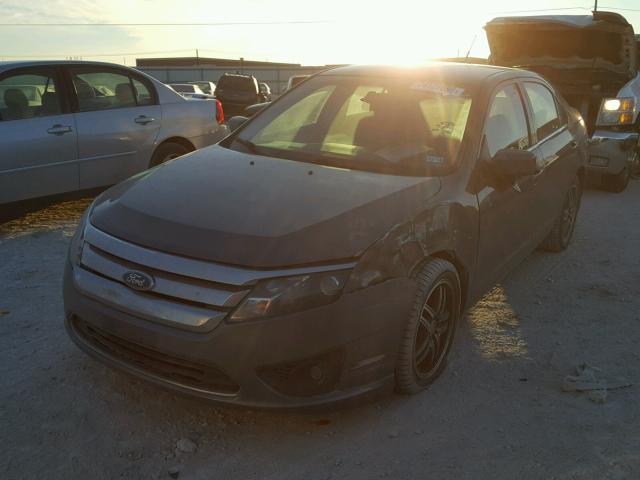 3FAHP0HA7AR373586 - 2010 FORD FUSION SE SILVER photo 2