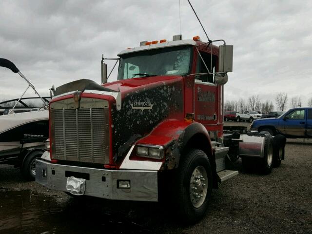 3WKDD69X5YF857177 - 2000 KENWORTH CONSTRUCTI RED photo 2