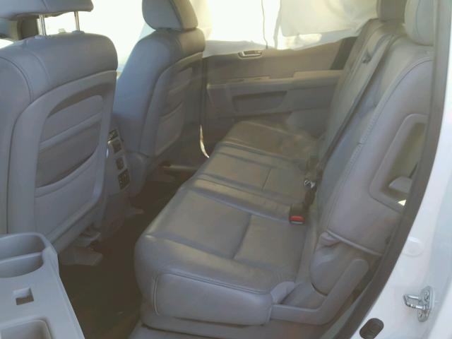 5FNYF4H98BB086237 - 2011 HONDA PILOT TOUR WHITE photo 6