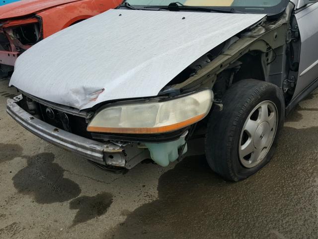 1HGCG66591A004155 - 2001 HONDA ACCORD LX SILVER photo 9