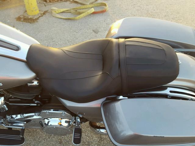 1HD1KHC1XHB615879 - 2017 HARLEY-DAVIDSON FLTRX ROAD GRAY photo 6