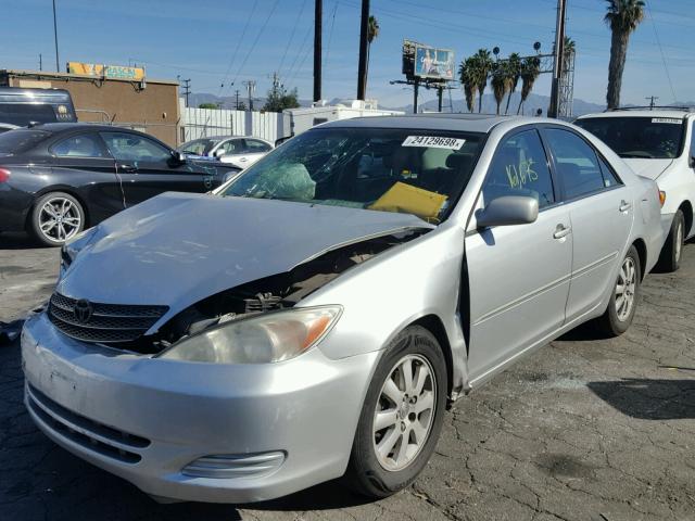 4T1BE30K22U580372 - 2002 TOYOTA CAMRY LE SILVER photo 2