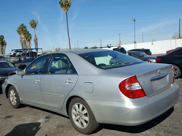 4T1BE30K22U580372 - 2002 TOYOTA CAMRY LE SILVER photo 3