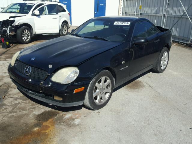 WDBKK47F9YF152094 - 2000 MERCEDES-BENZ SLK 230 KO BLACK photo 2