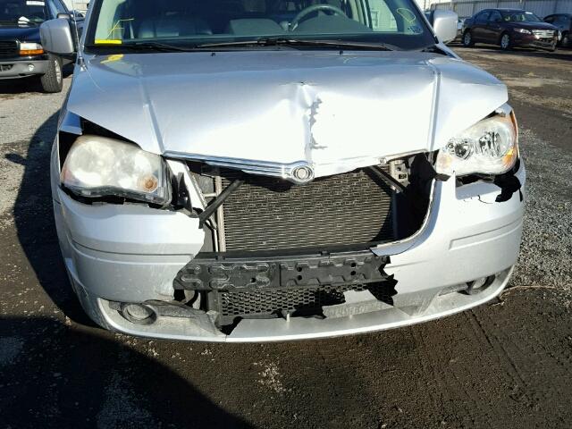 2A8HR54P68R624019 - 2008 CHRYSLER TOWN & COU GRAY photo 9