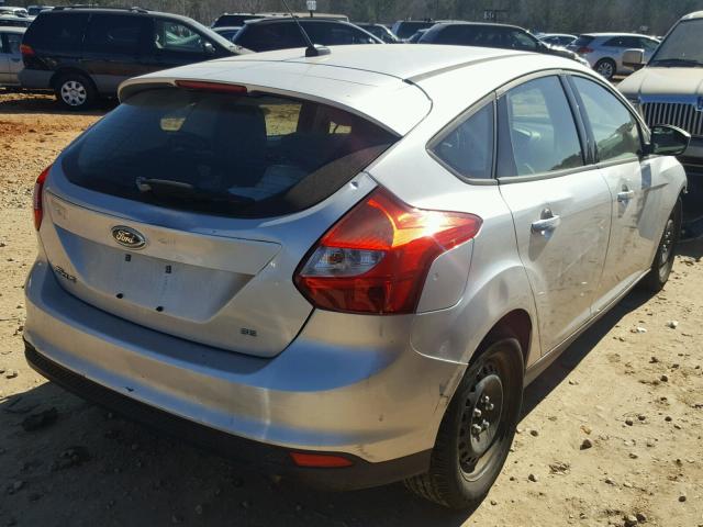 1FAHP3K28CL209297 - 2012 FORD FOCUS SE SILVER photo 4